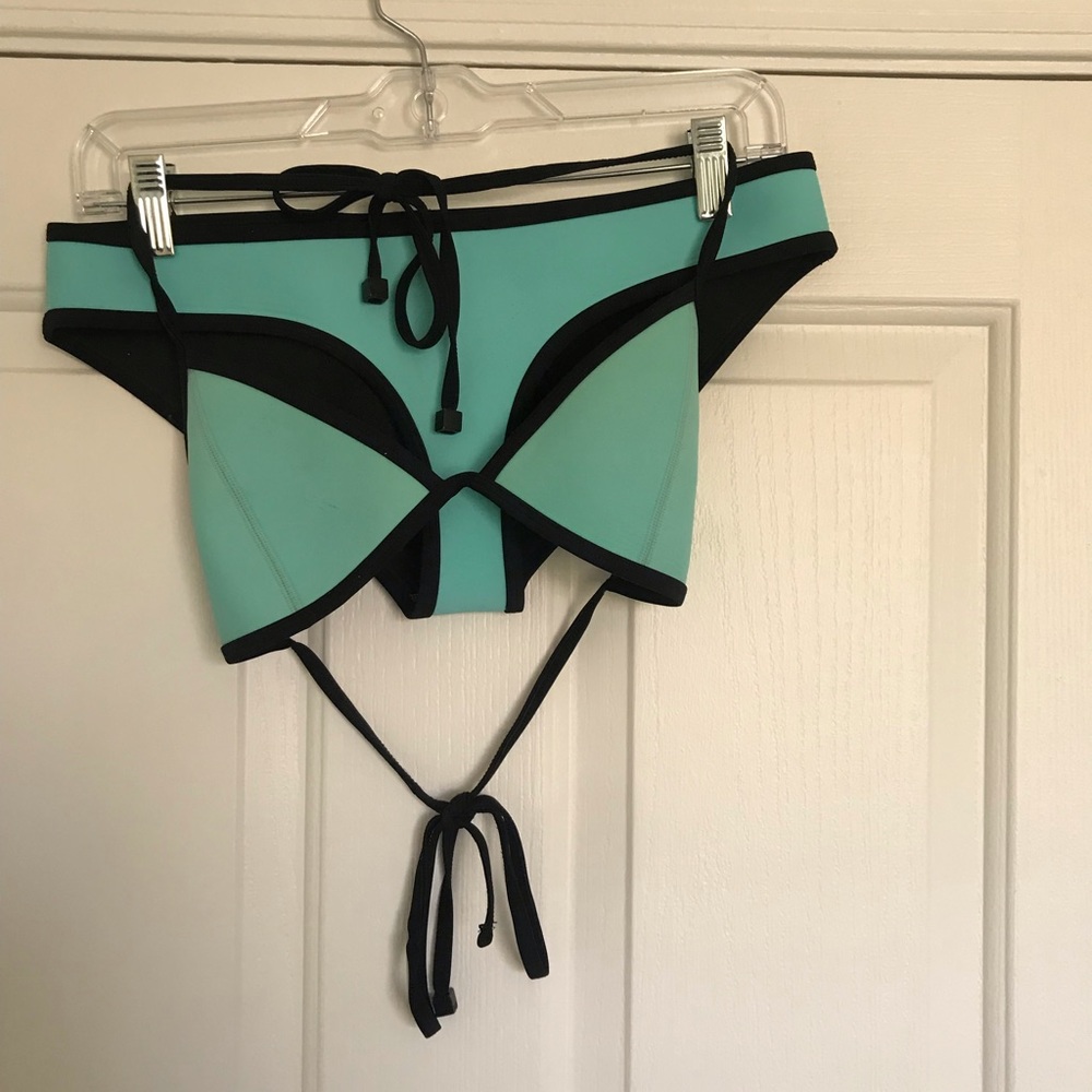 Triangl Bikini Set